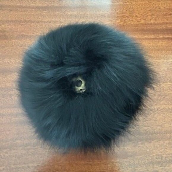 Ladies 100% Cashmere Black Pom Pom hat with 3 changeable Pom Poms - Picture 8 of 9